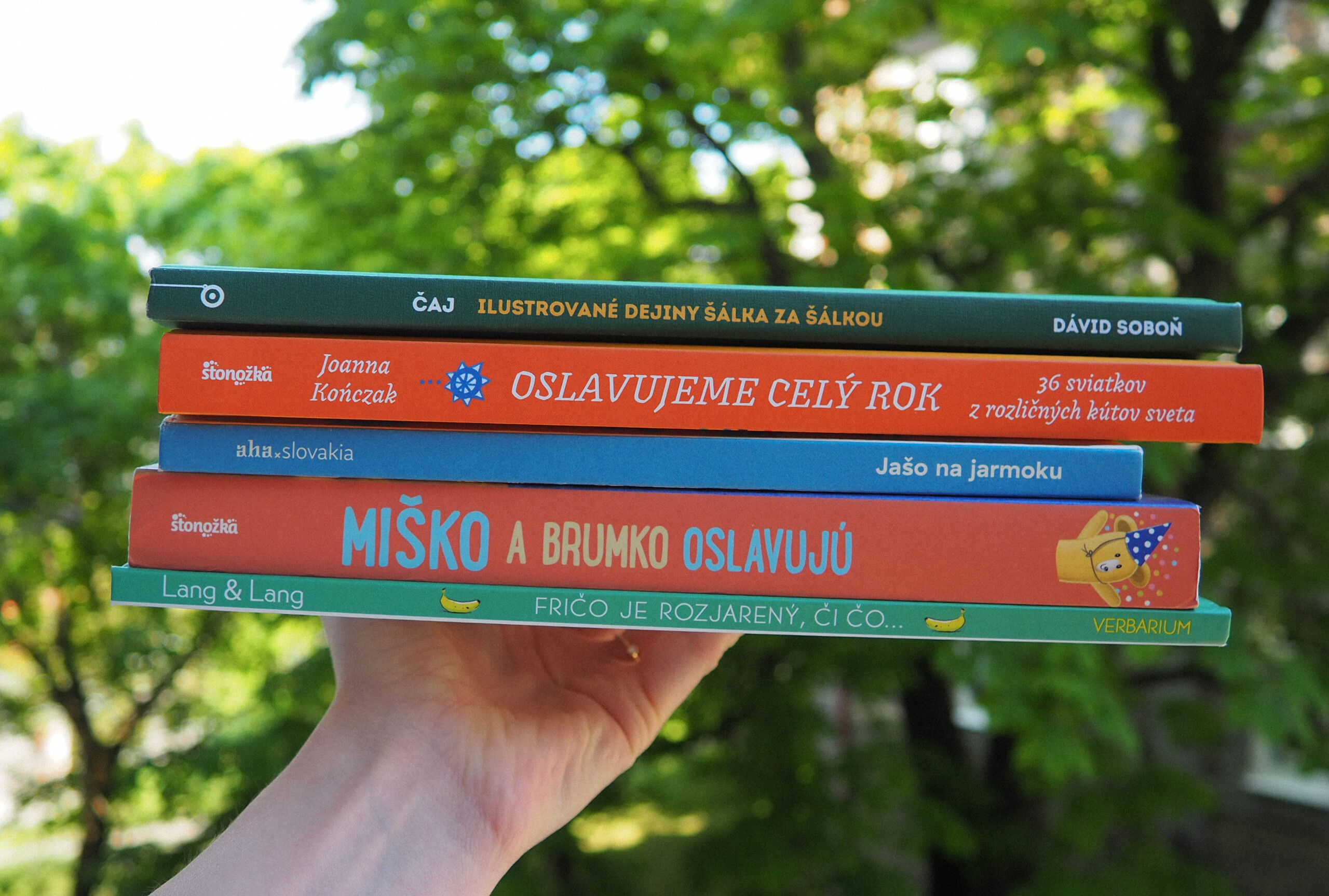 Knihoradci odporúčajú: O tradíciách